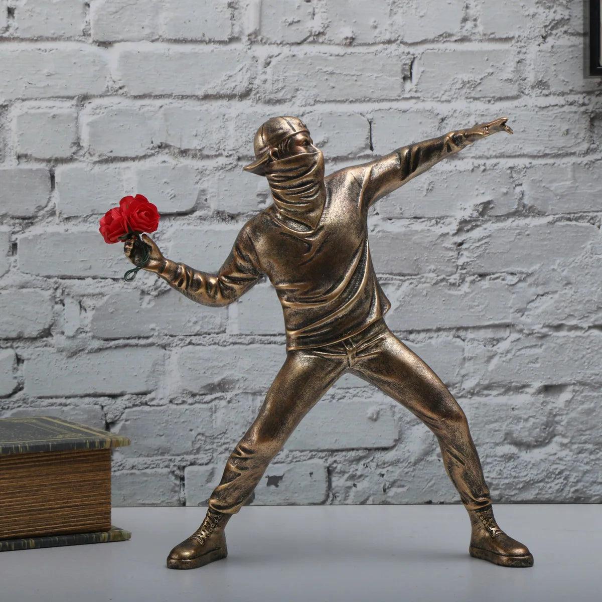 Montiqeu – Sculpture Résine Banksy Style Flower Bomber