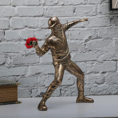 Montiqeu – Sculpture Résine Banksy Style Flower Bomber