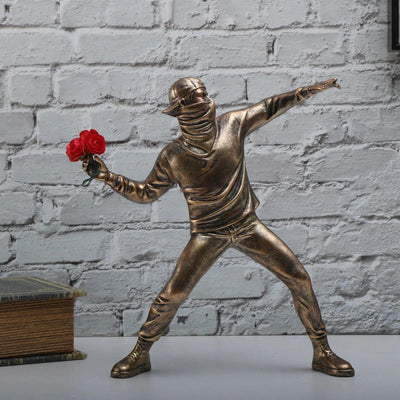 Montiqeu – Sculpture Résine Banksy Style Flower Bomber