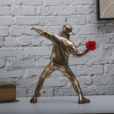 Montiqeu – Sculpture Résine Banksy Style Flower Bomber