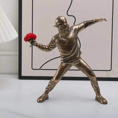 Montiqeu – Sculpture Résine Banksy Style Flower Bomber